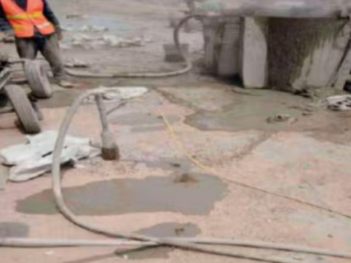 蒙山水泥混凝土路面板底注浆技术 路面脱空注浆整治方案